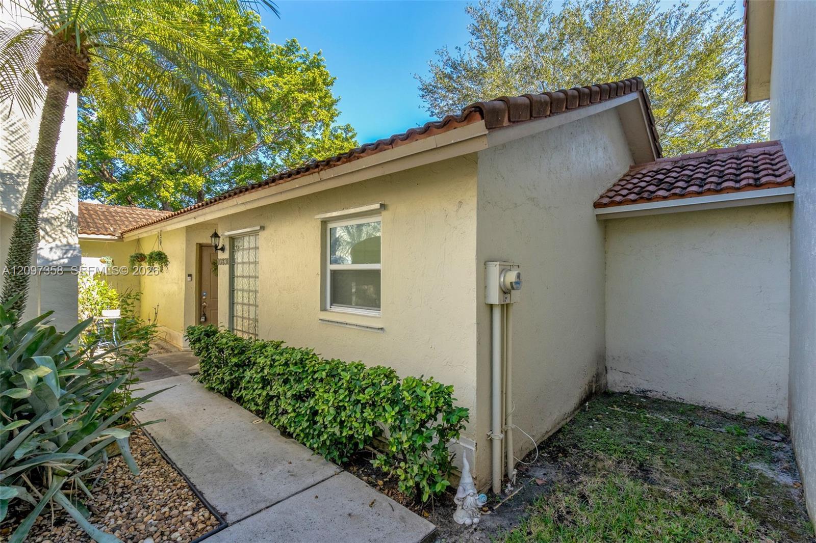 10831 NW 3rd Ct, Pembroke Pines FL 33026