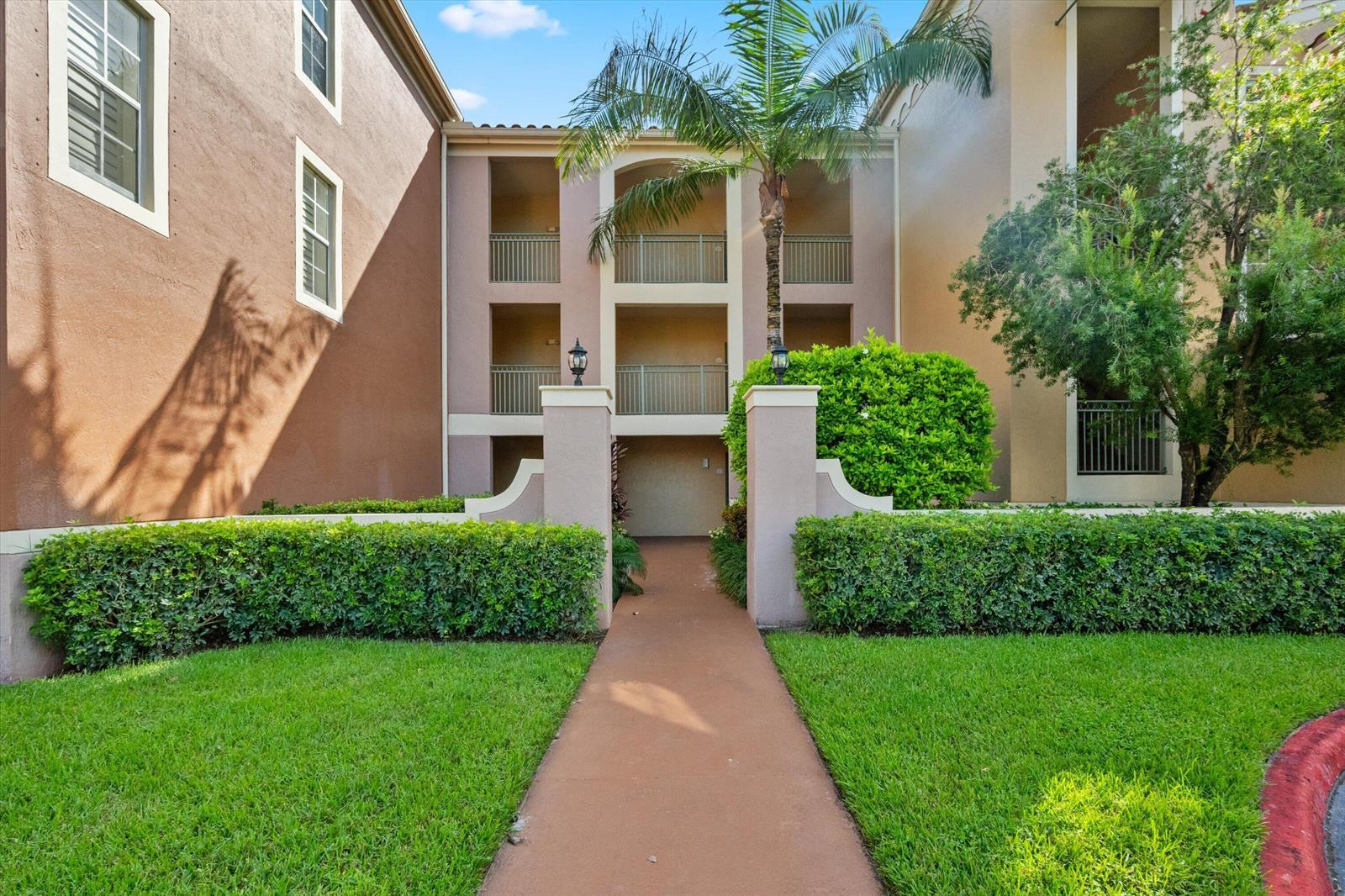 11750 SAINT ANDREWS Place # 208, Wellington FL 33414
