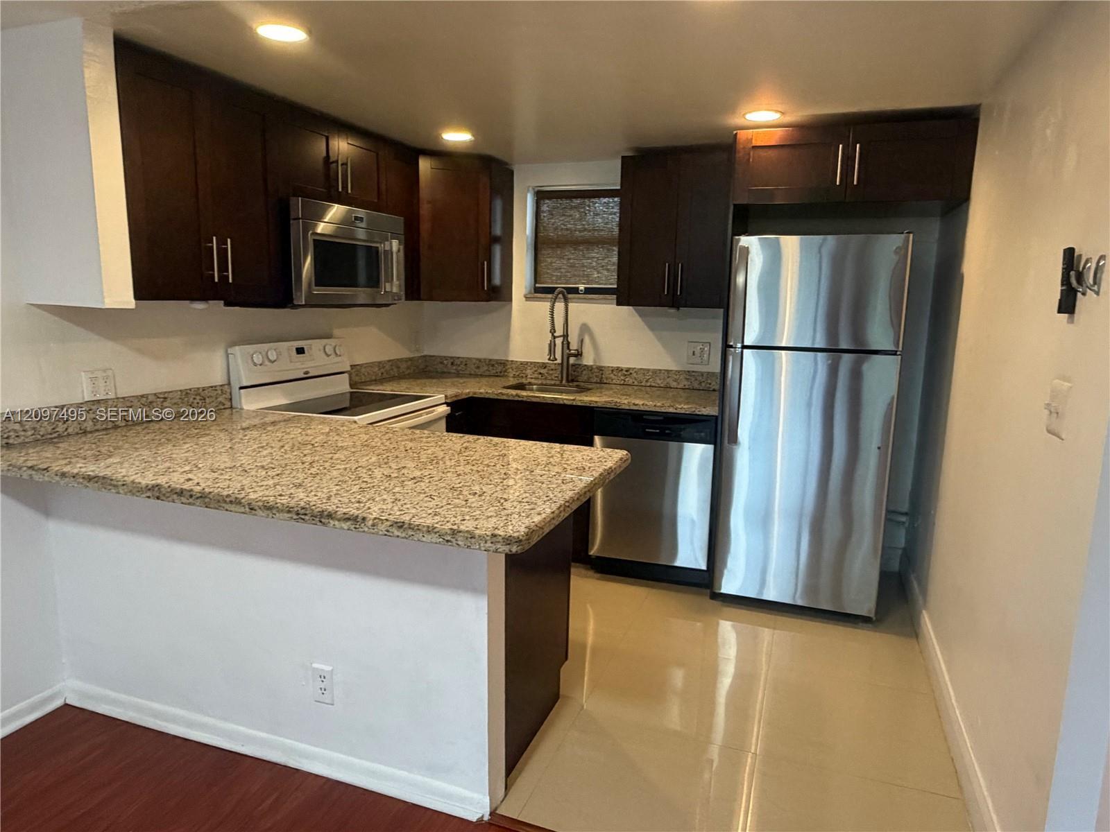 8290 Lake Dr # 224, Doral FL 33166