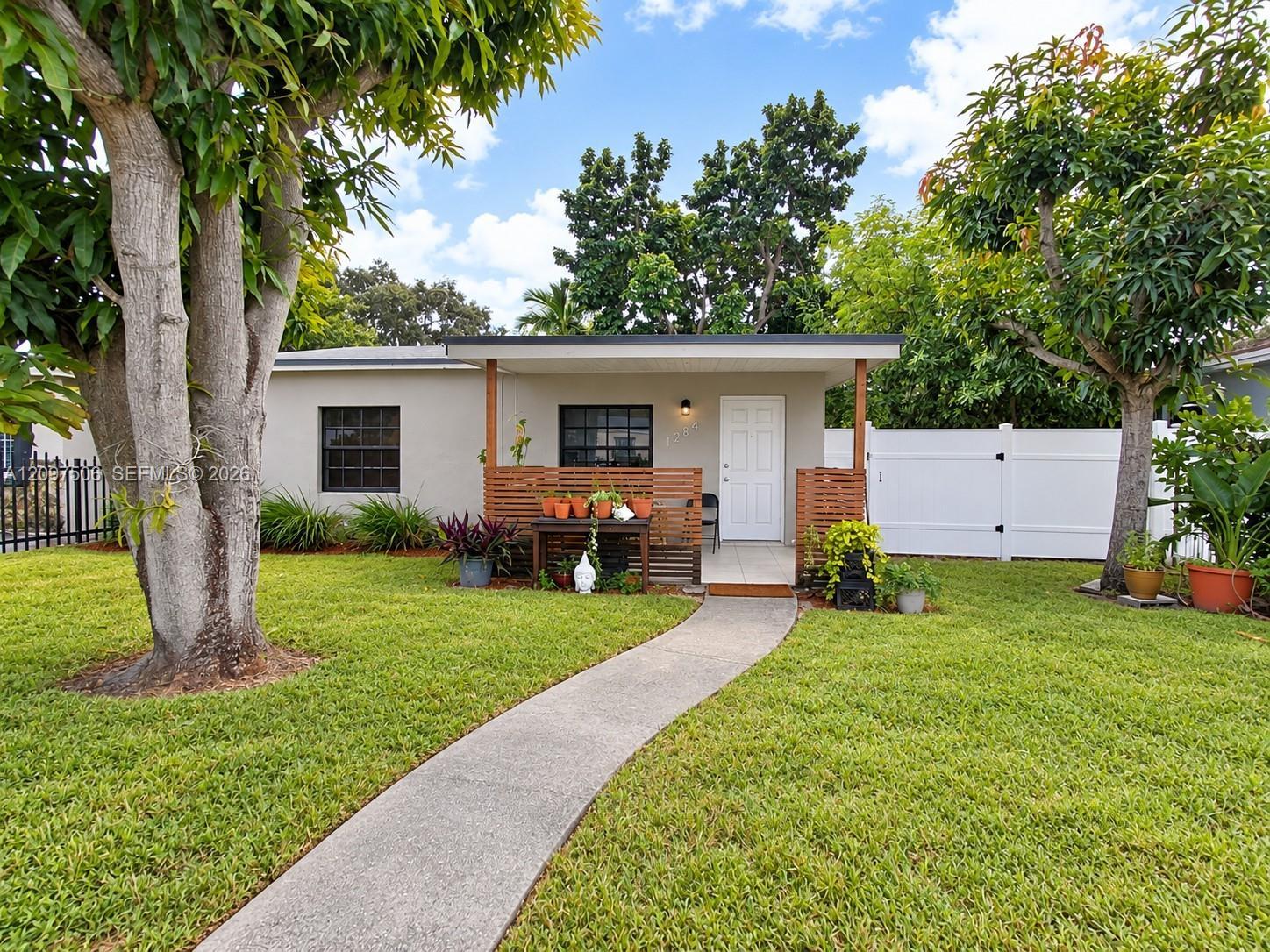 1284 NW 51st St, Miami FL 33142