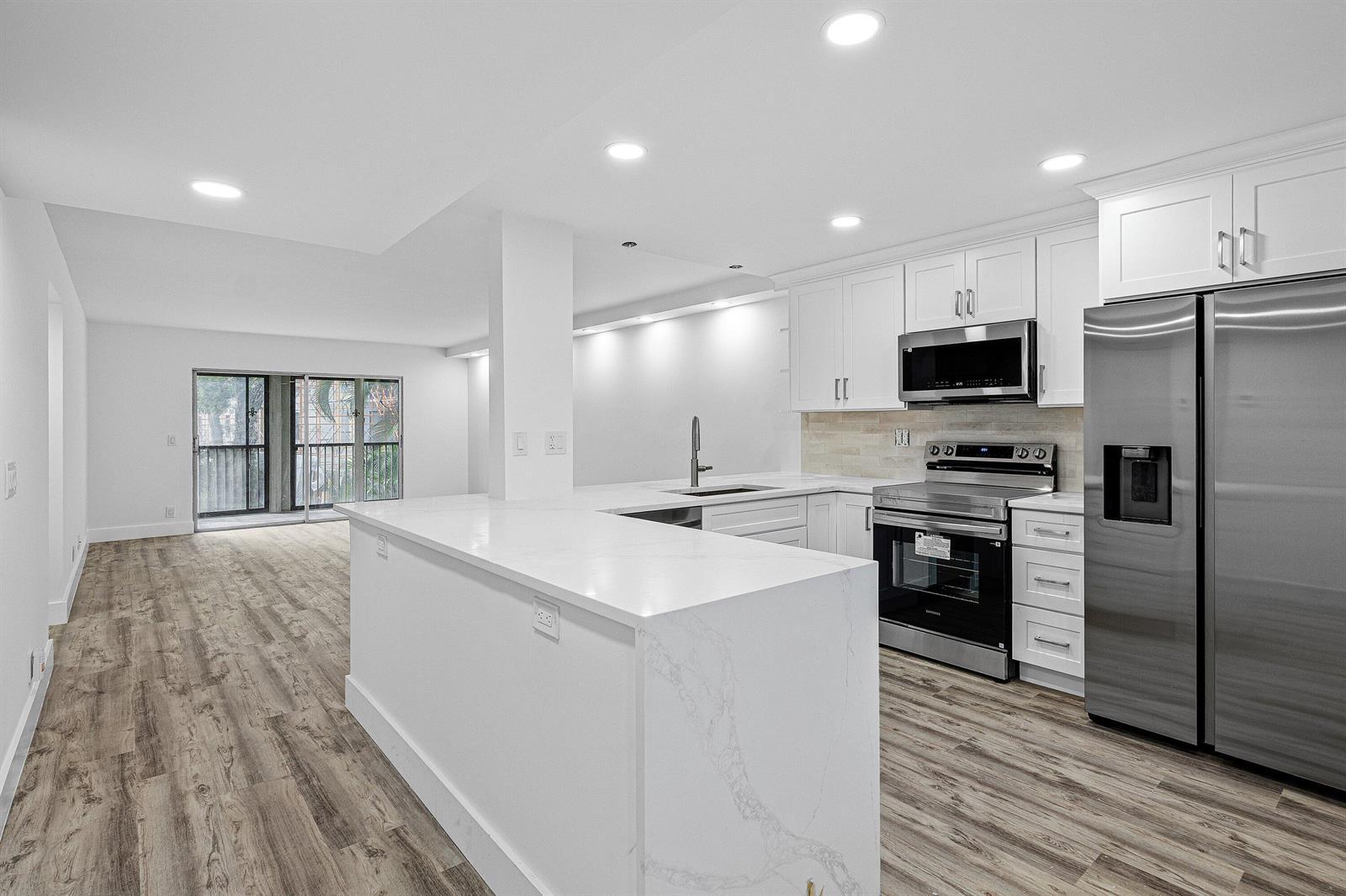 6585 Kensington Lane Apt 207, Delray Beach FL 33446