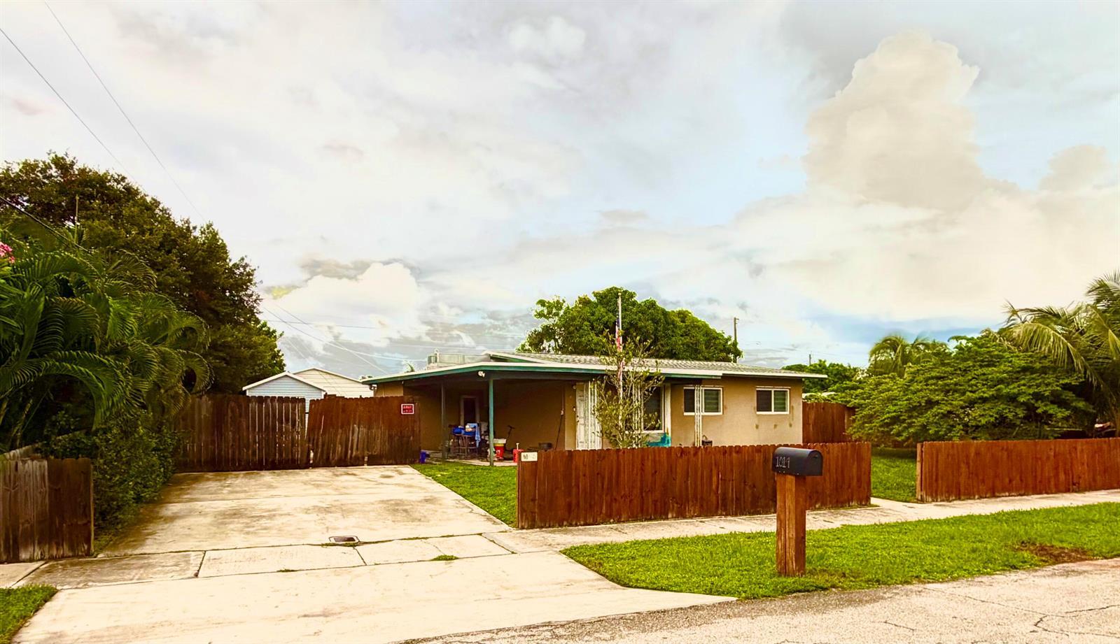 1014 S 9th Street S, Lantana FL 33462