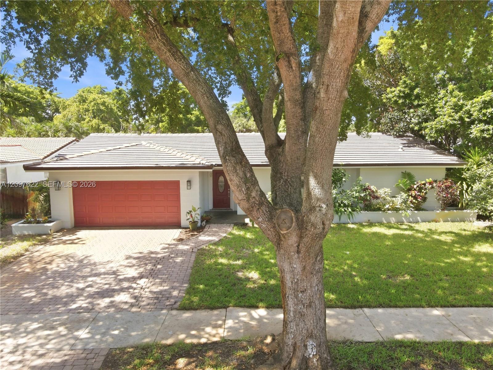 16500 E Stonehaven Rd, Miami Lakes FL 33014