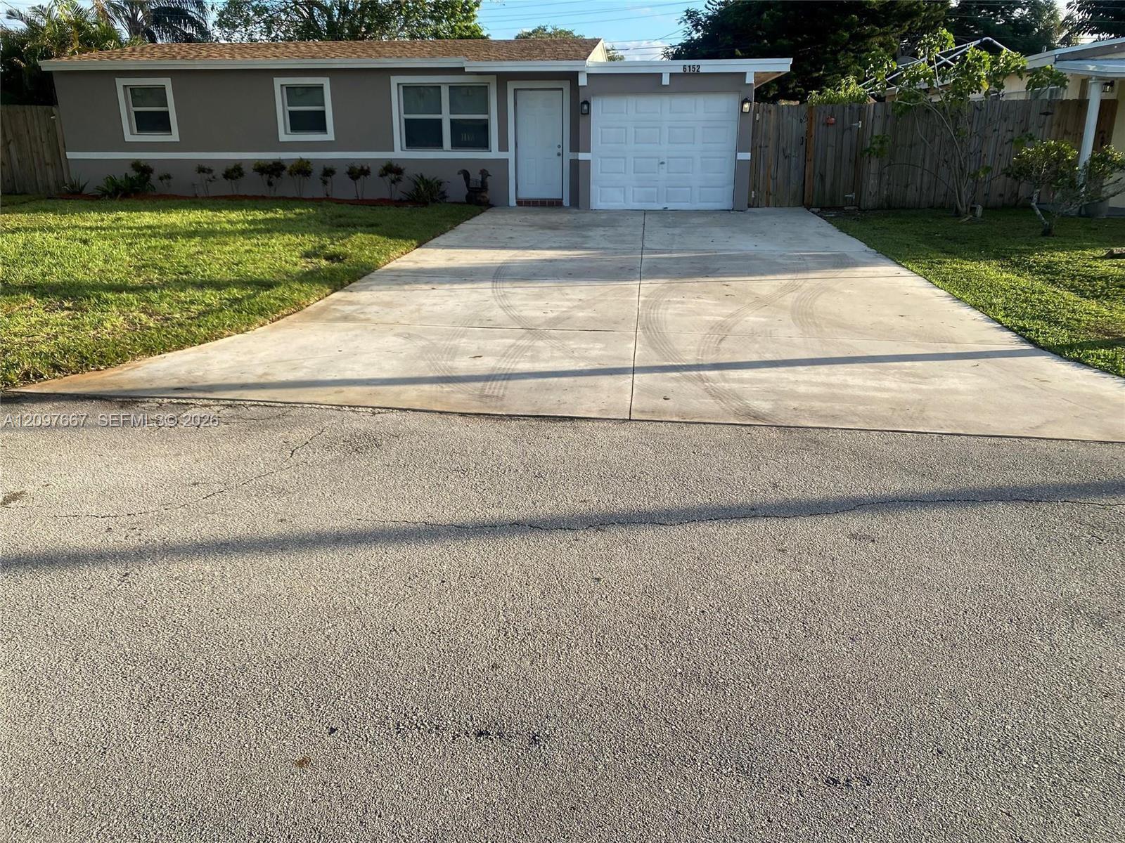 6152 SW 2nd St, Margate FL 33068