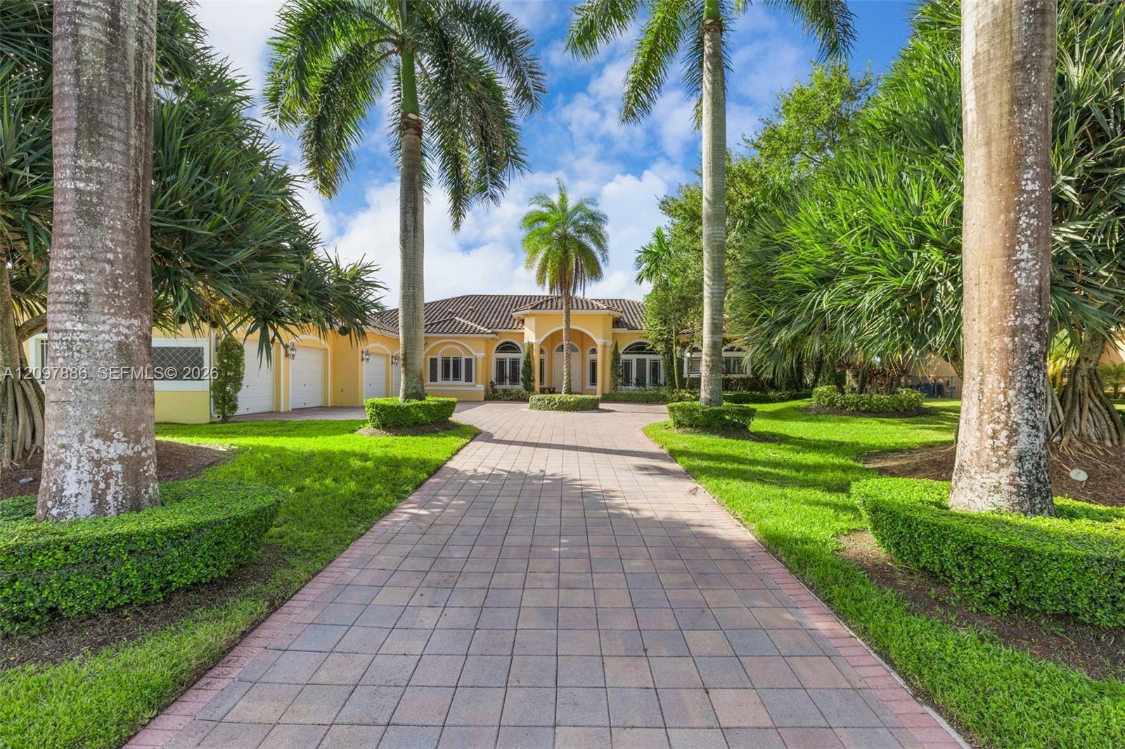 10640 Pegasus St, Davie FL 33324