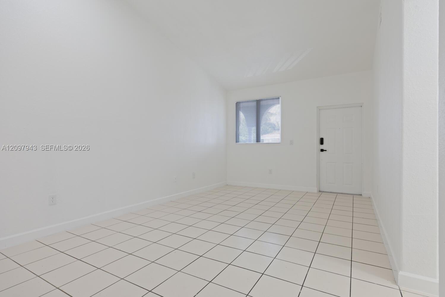 1663 SE 27th Dr # 208, Homestead FL 33035