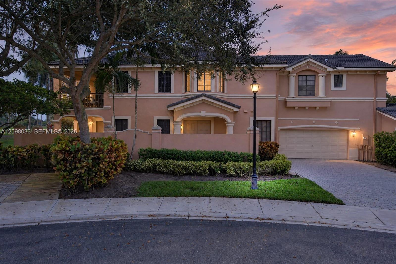 2737 Center Ct Dr # 18, Weston FL 33332