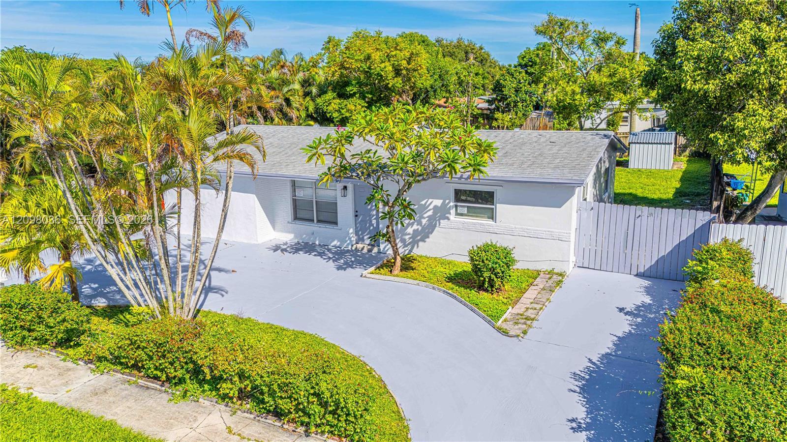 6511 Pierce St, Hollywood FL 33024