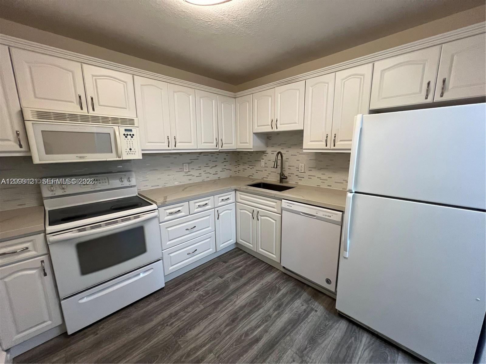 7840 Camino Real # 306, Miami FL 33143