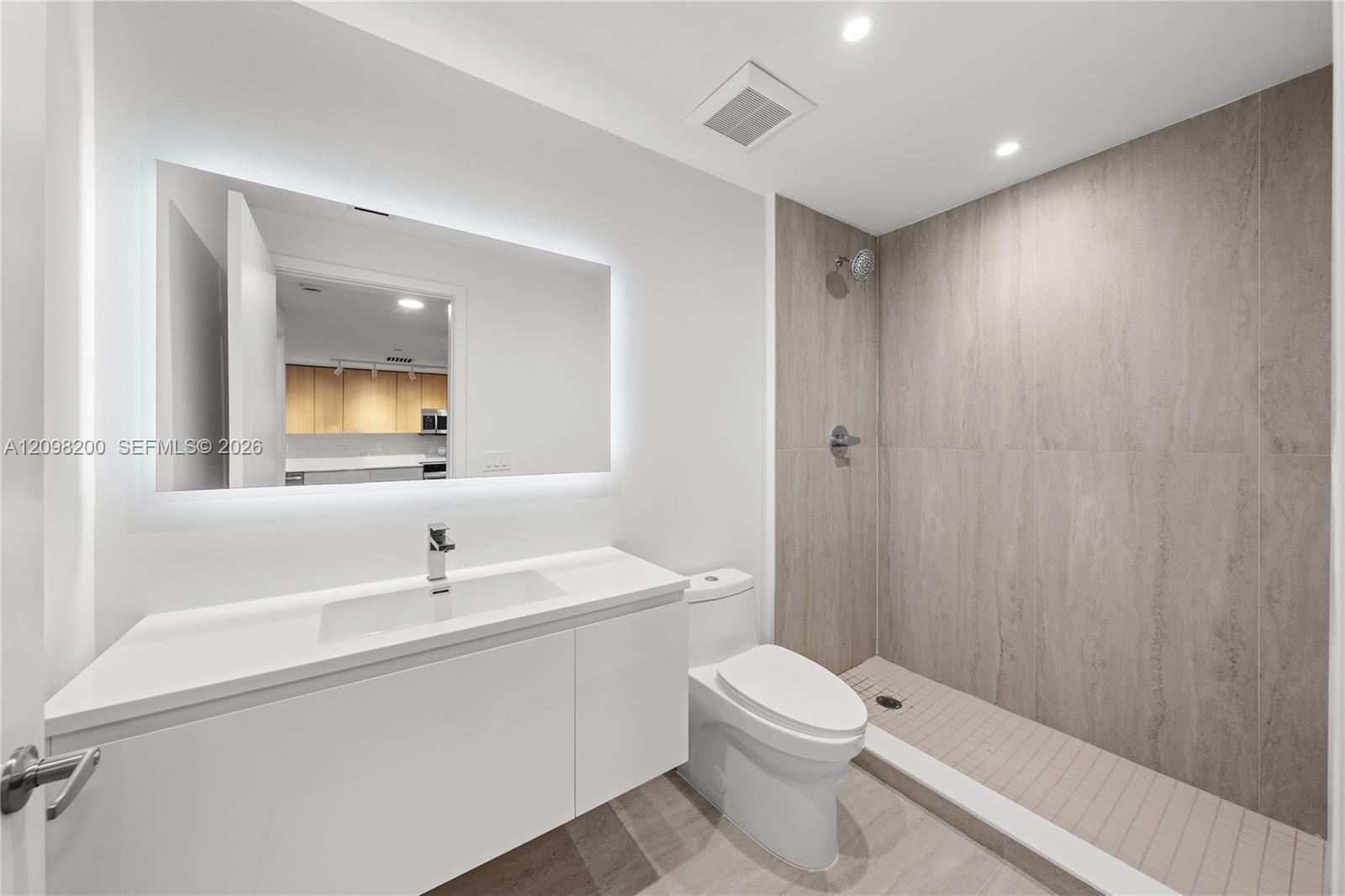 215 SE 4th St # 204, Hallandale Beach FL 33009