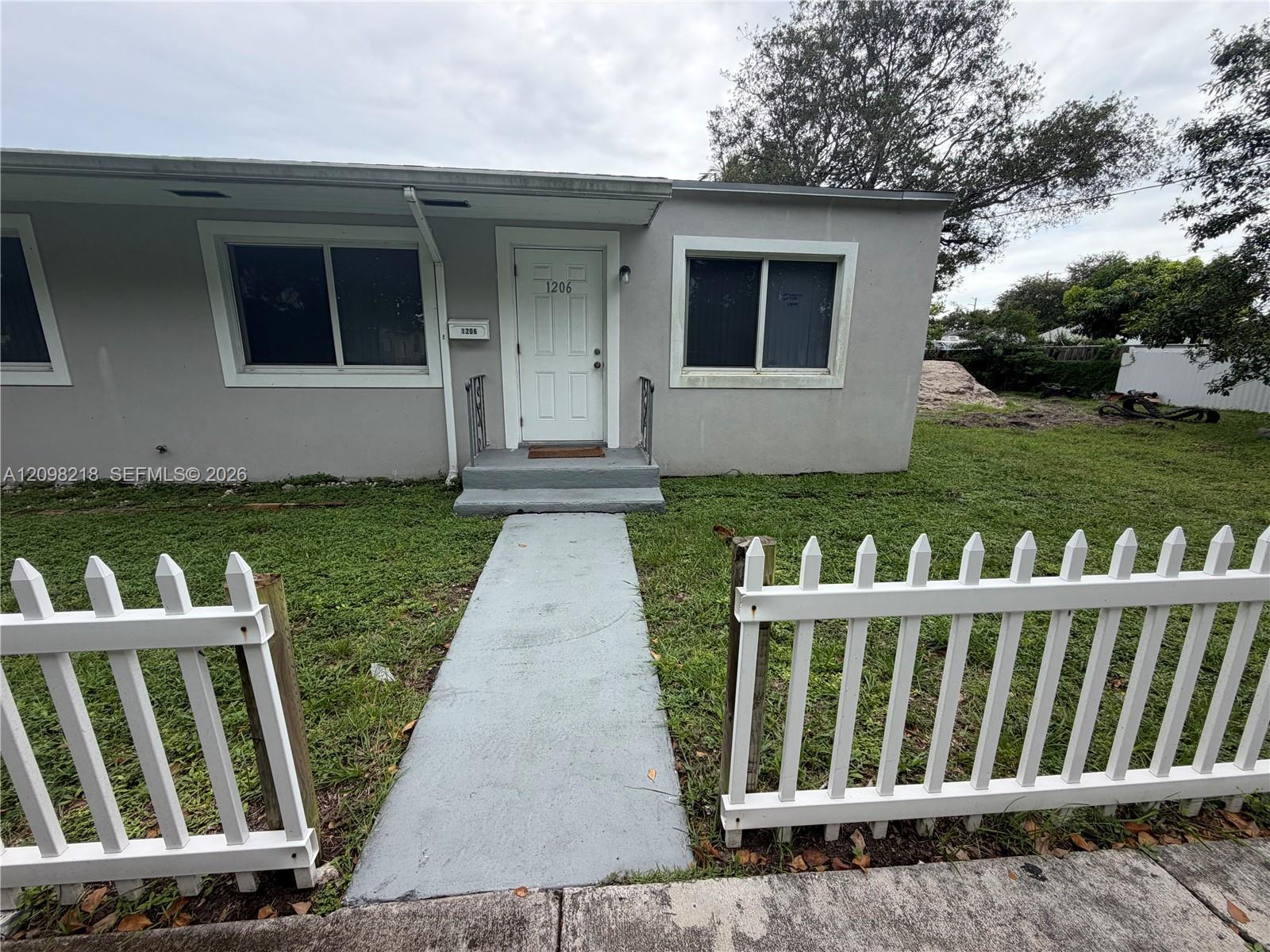 1204 N 24th Ave # 1206, Hollywood FL 33020