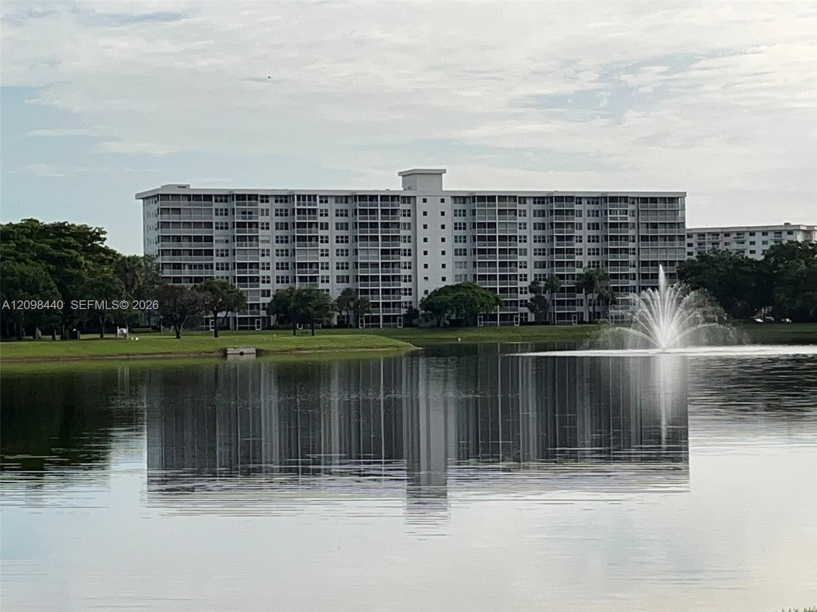 2900 N Course Dr # 207, Pompano Beach FL 33069