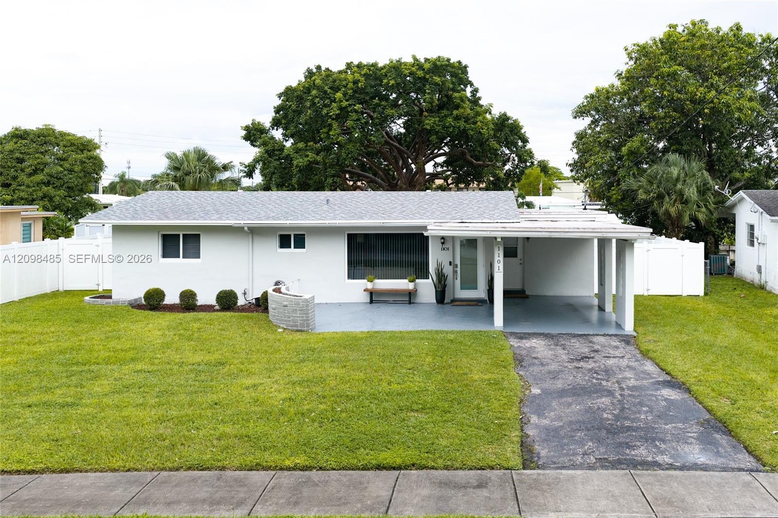 1101 E River Dr, Margate FL 33063