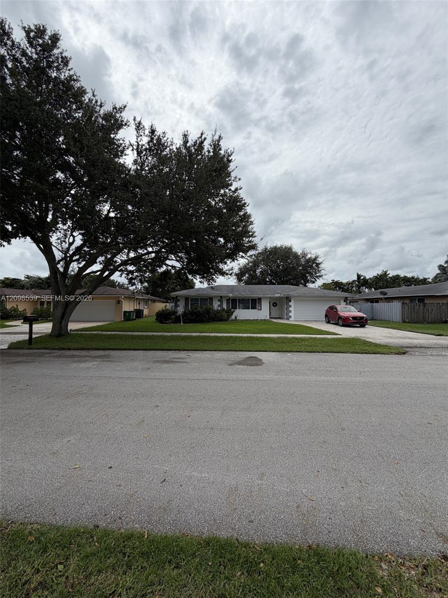 8410 SW 26th Pl, Davie FL 33328