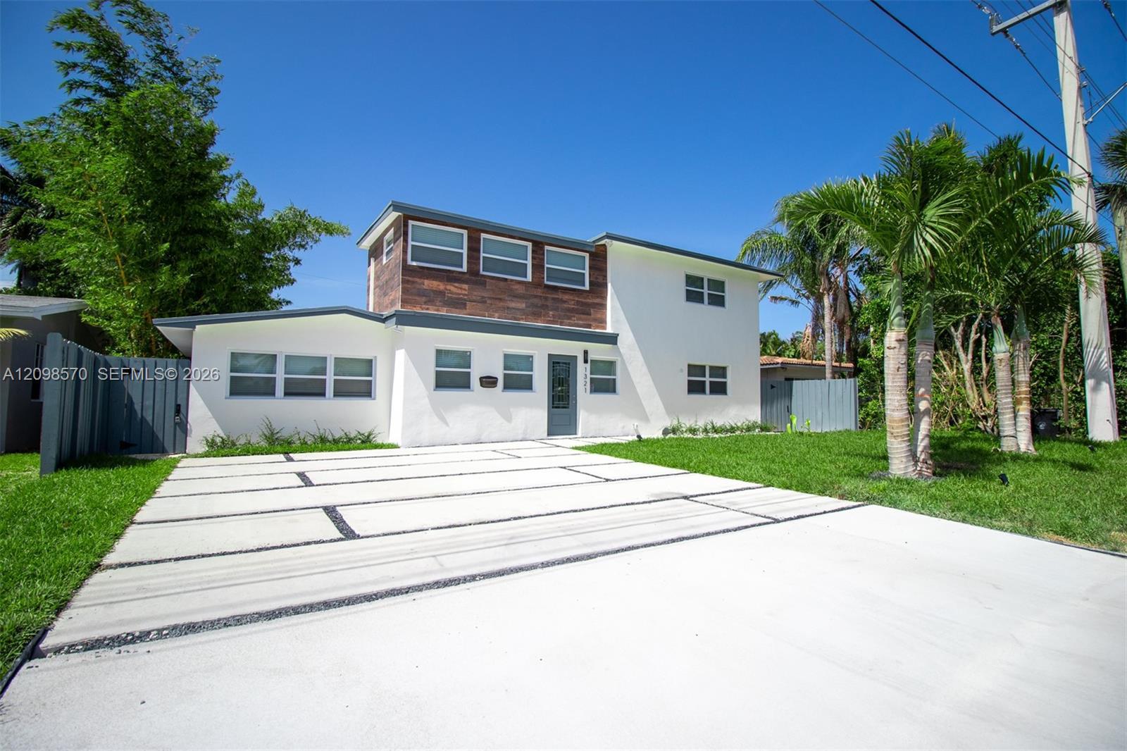 1321 NE 14th St, Fort Lauderdale FL 33304