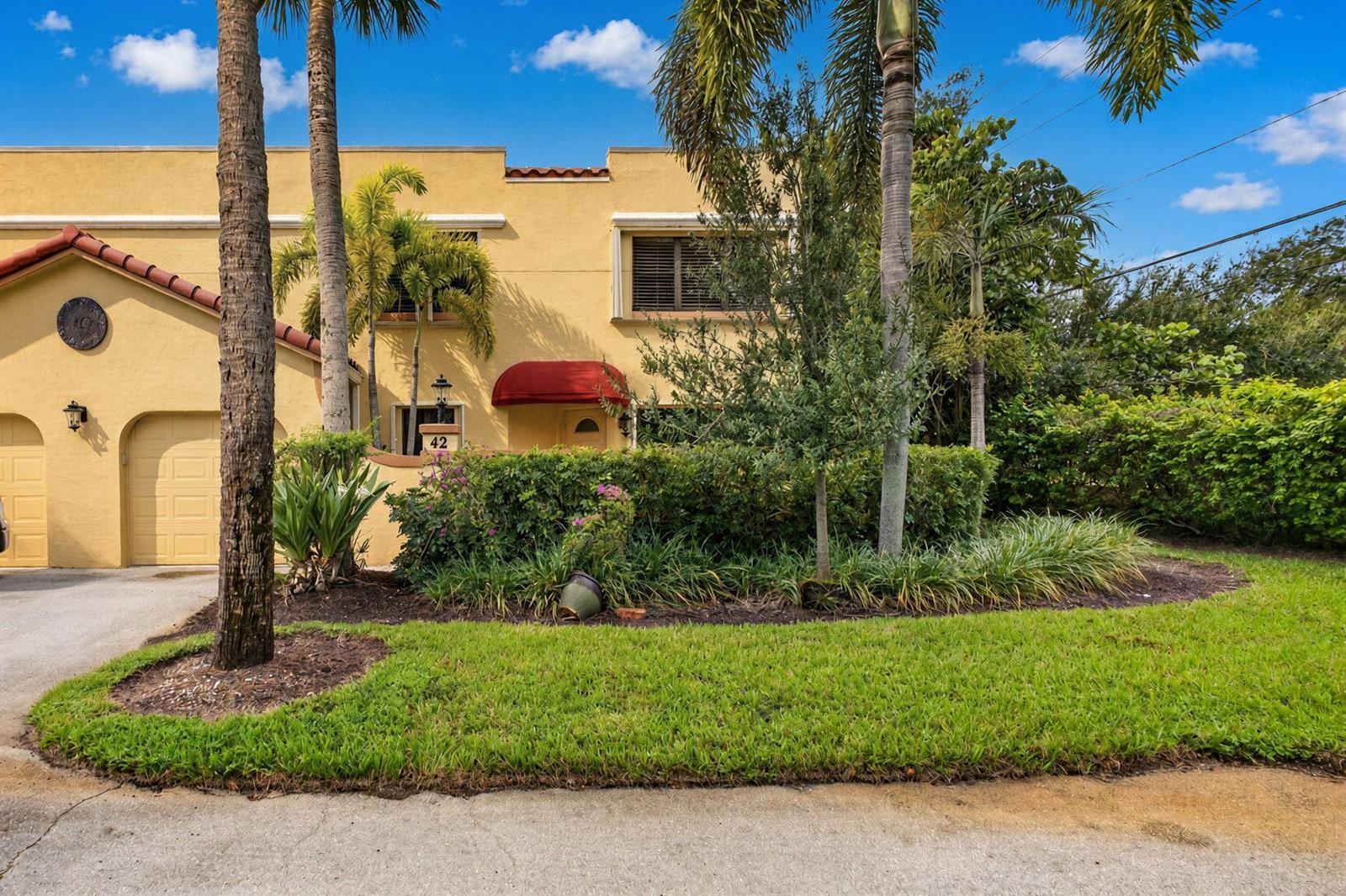 42 Uno Lago Drive, Juno Beach FL 33408