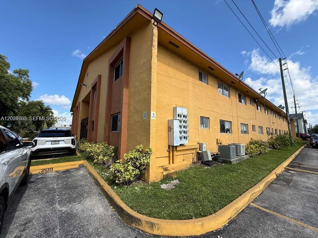 1501 W 42nd St # 201, Hialeah FL 33012