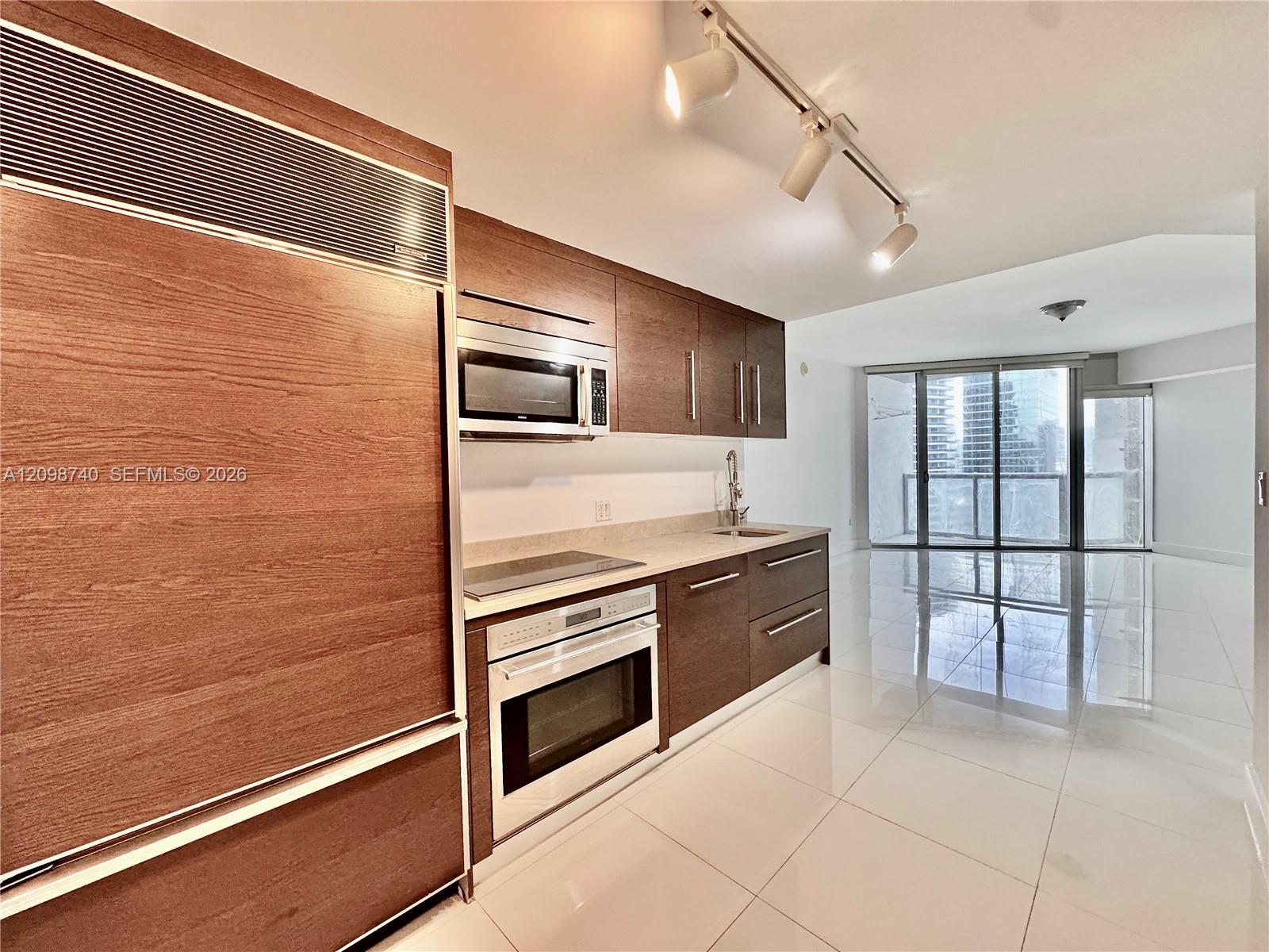 475 BRICKELL AV # 3808, Miami FL 33131