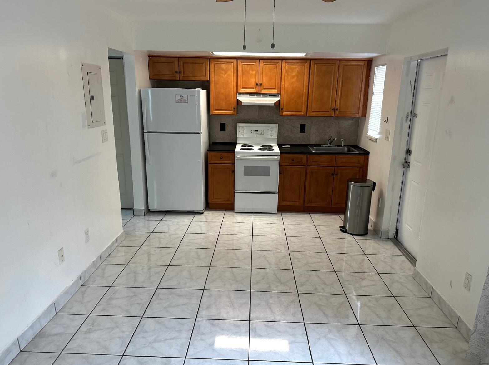 31 SW 10th Street # 2, Dania Beach FL 33004