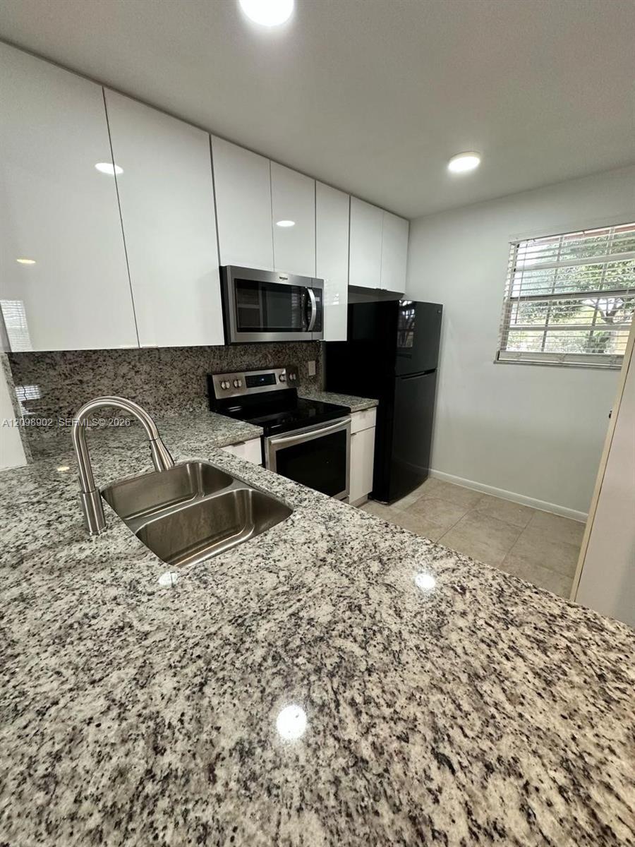 10445 NW 8th St # 201, Pembroke Pines FL 33026