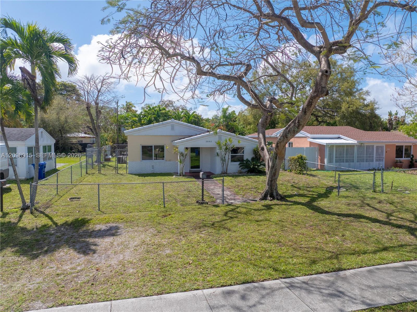 2048 NE 180th St, North Miami Beach FL 33162
