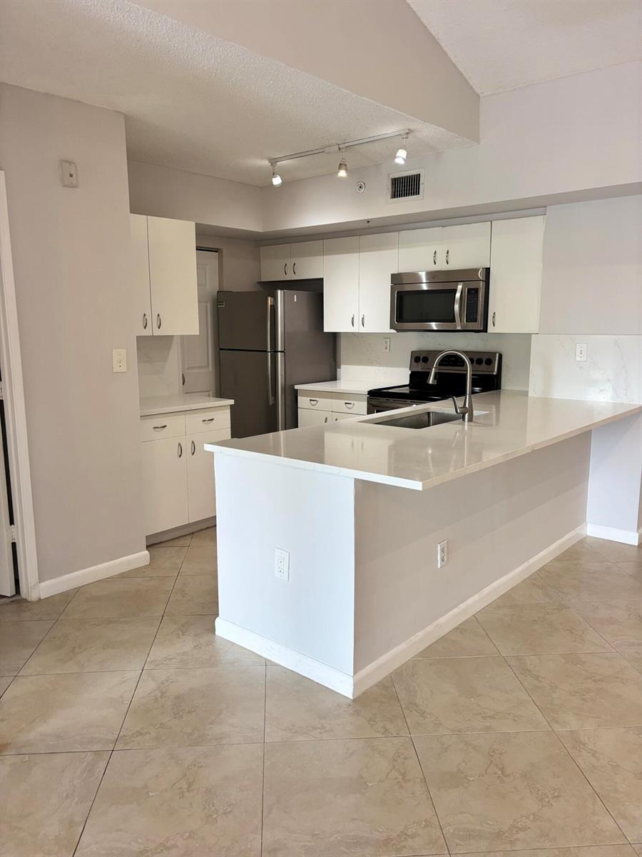 2640 S University Drive # 305, Davie FL 33328