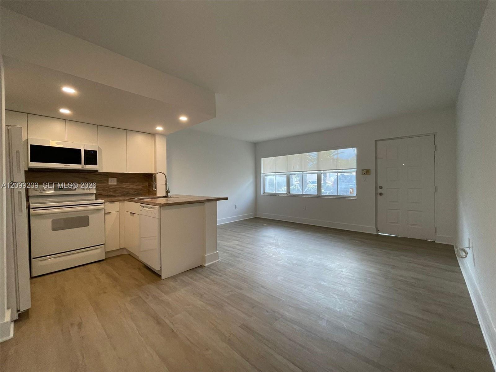 8660 NW 6th Ln # 105, Miami FL 33126