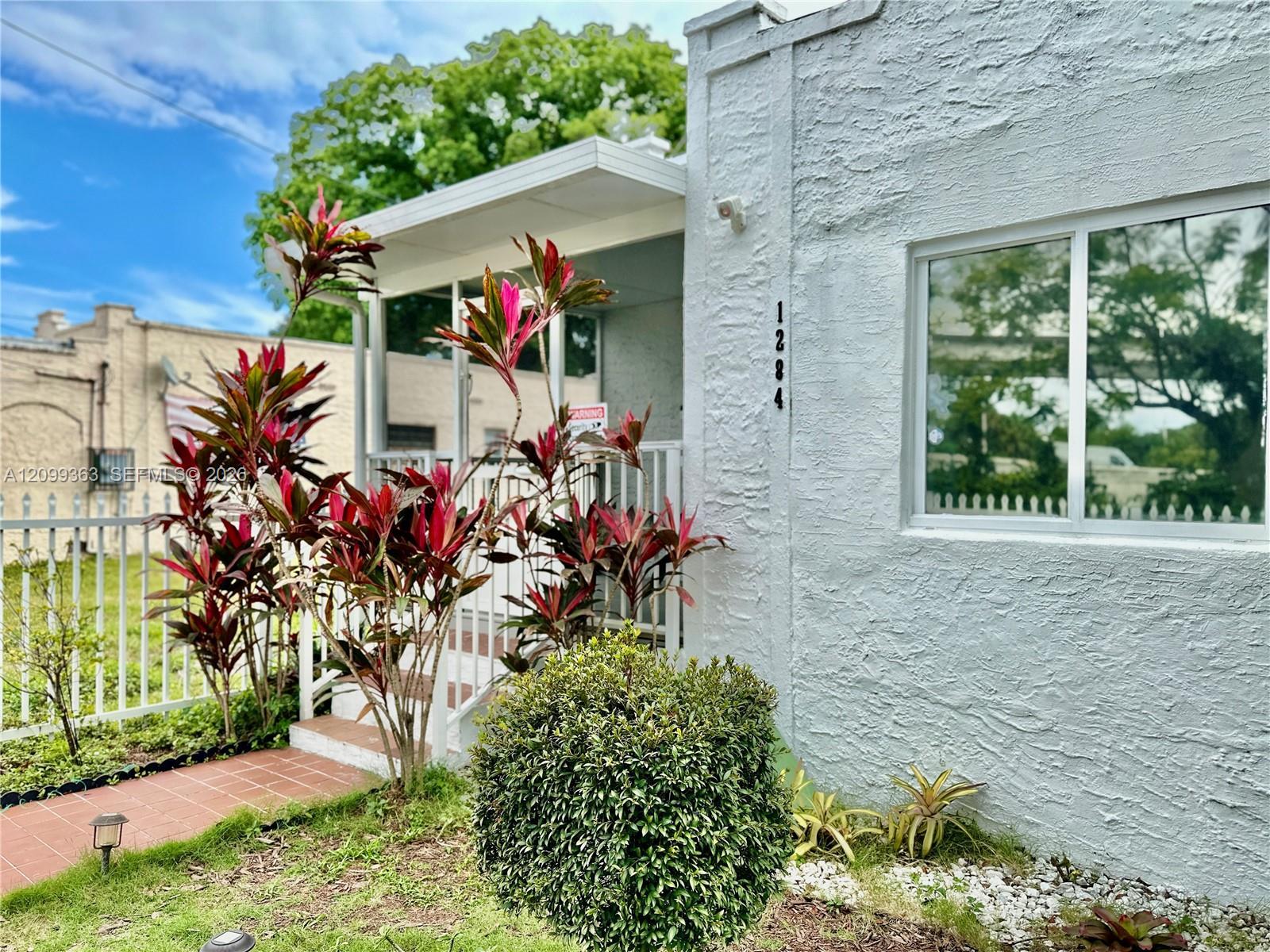1284 NW 39 ST, Miami FL 33142