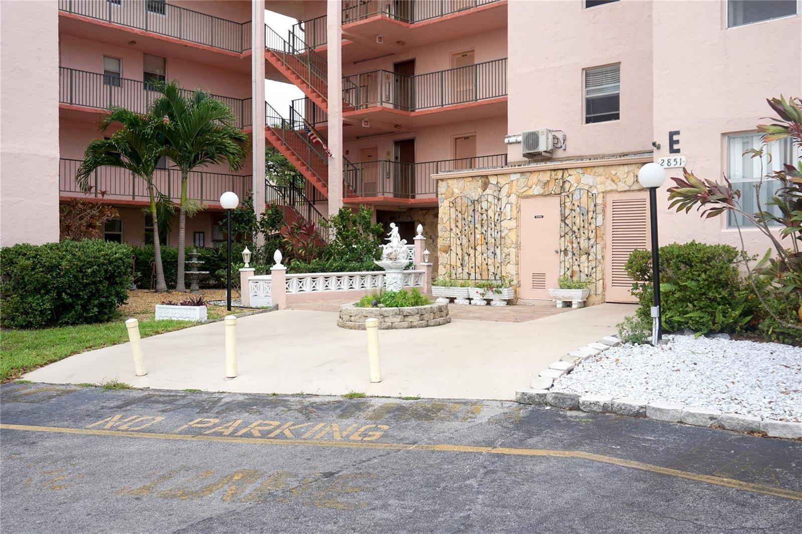 2851 SOMERSET Drive # 207, Lauderdale Lakes FL 33311