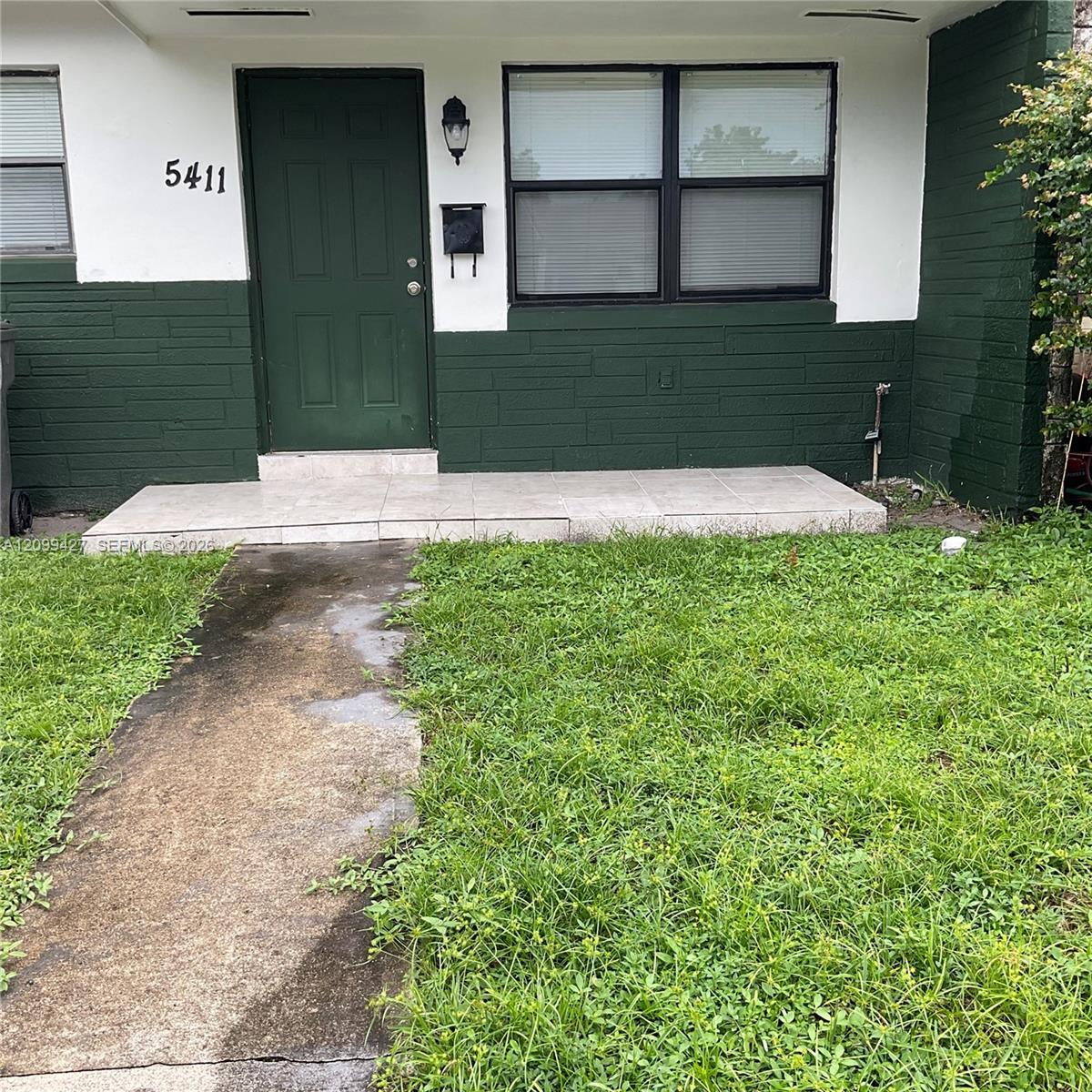 5411 SW 37th St, West Park FL 33023