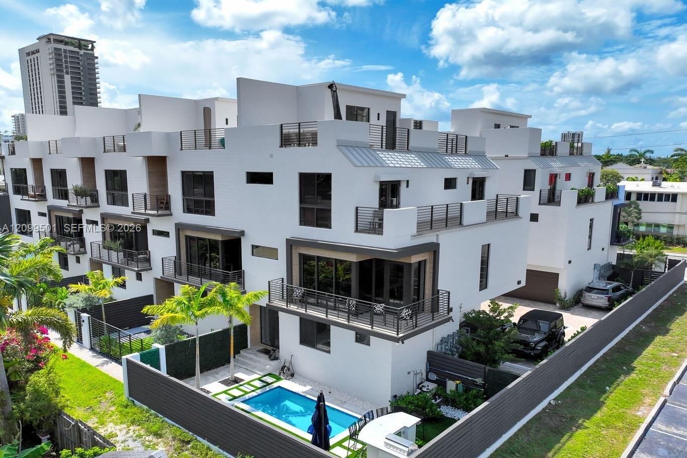 820 NE 2nd St, Fort Lauderdale FL 33301