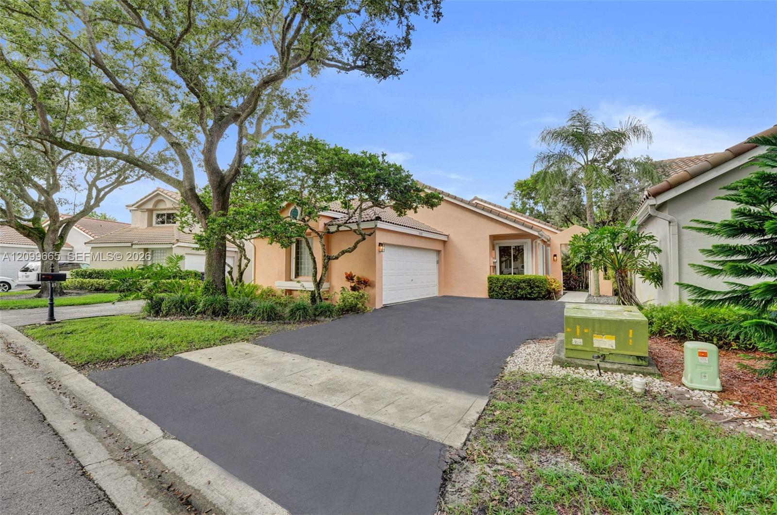 10149 NW 4th St, Plantation FL 33324