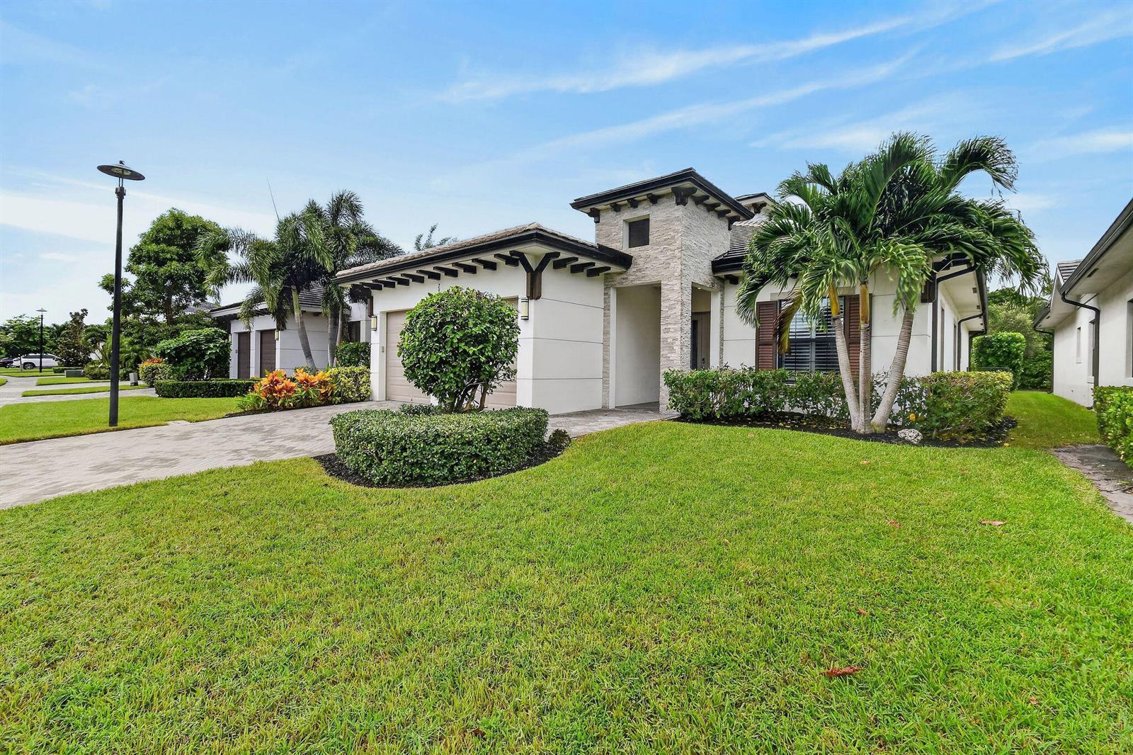 2948 GIN BERRY Way, West Palm Beach FL 33401