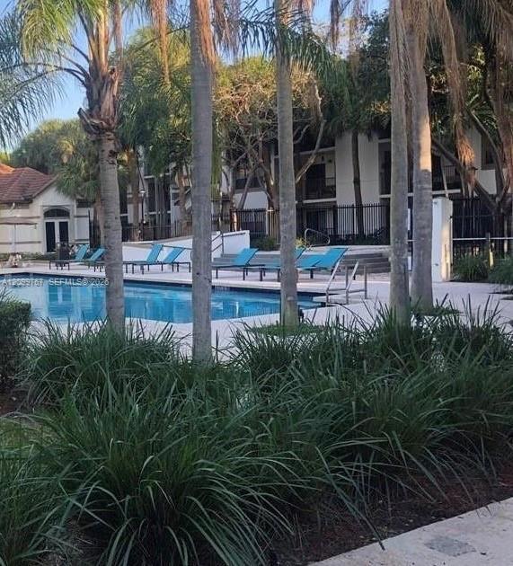 570 S Park Rd # 6, Hollywood FL 33021