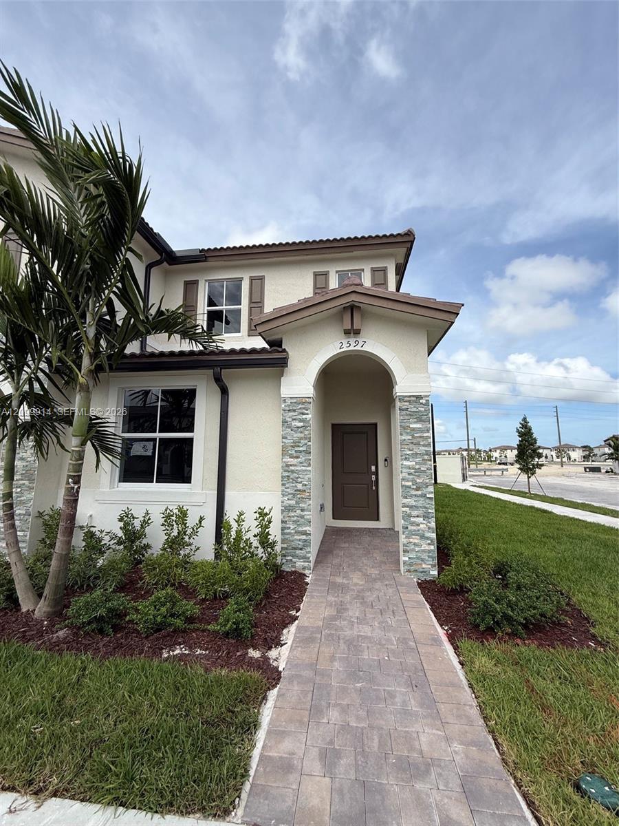 2597 SE 25th Dr, Homestead FL 33035