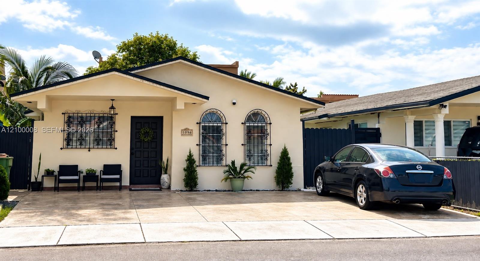 1096 W 40th Pl, Hialeah FL 33012