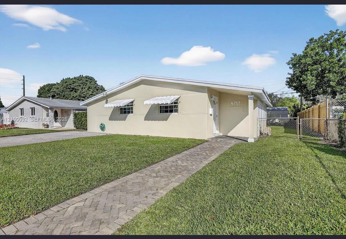 6717 Farragut St, Hollywood FL 33024