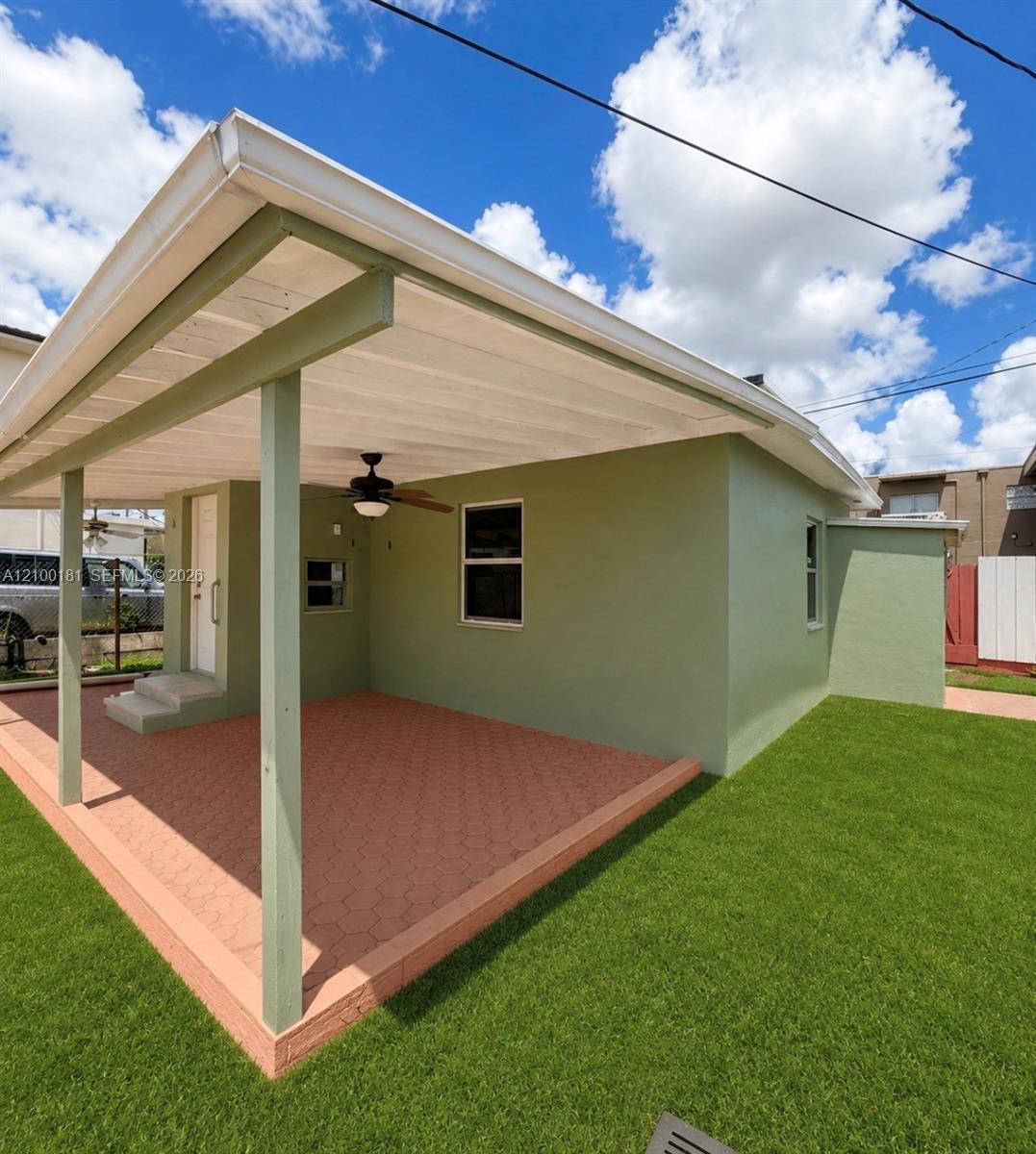 8548 Lake Point Ct, Lake Worth FL 33467