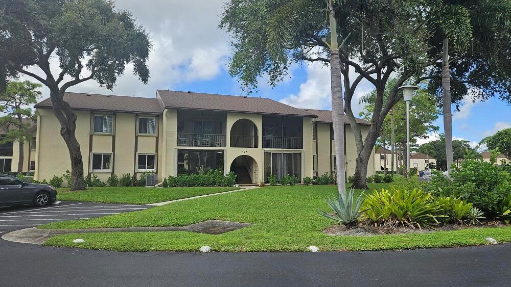 127 Lake Pine Circle # 2, FL 33463