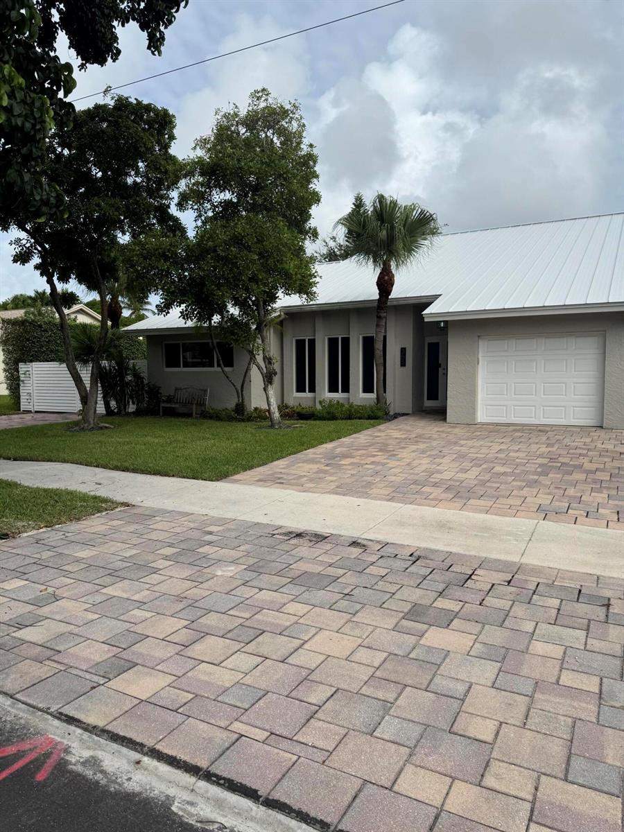 355 SE 7TH Street, Dania Beach FL 33004
