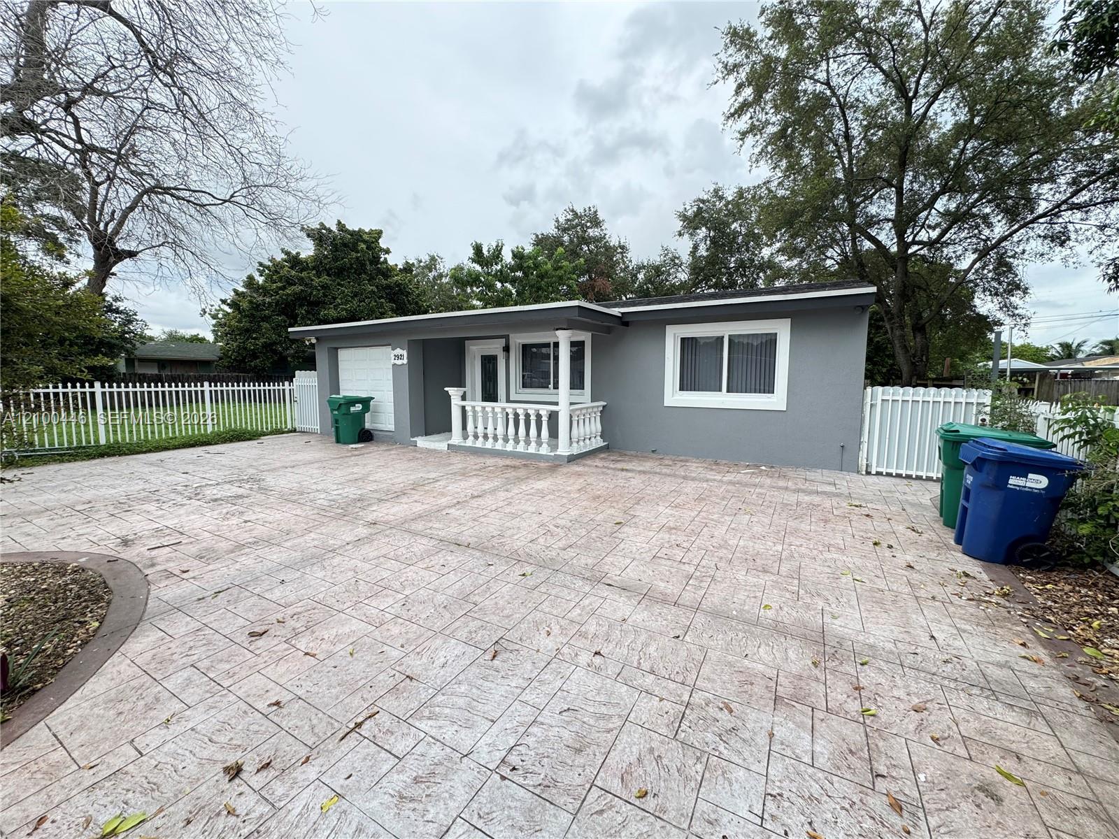 2921 NW 94th St # 2921, Miami FL 33147