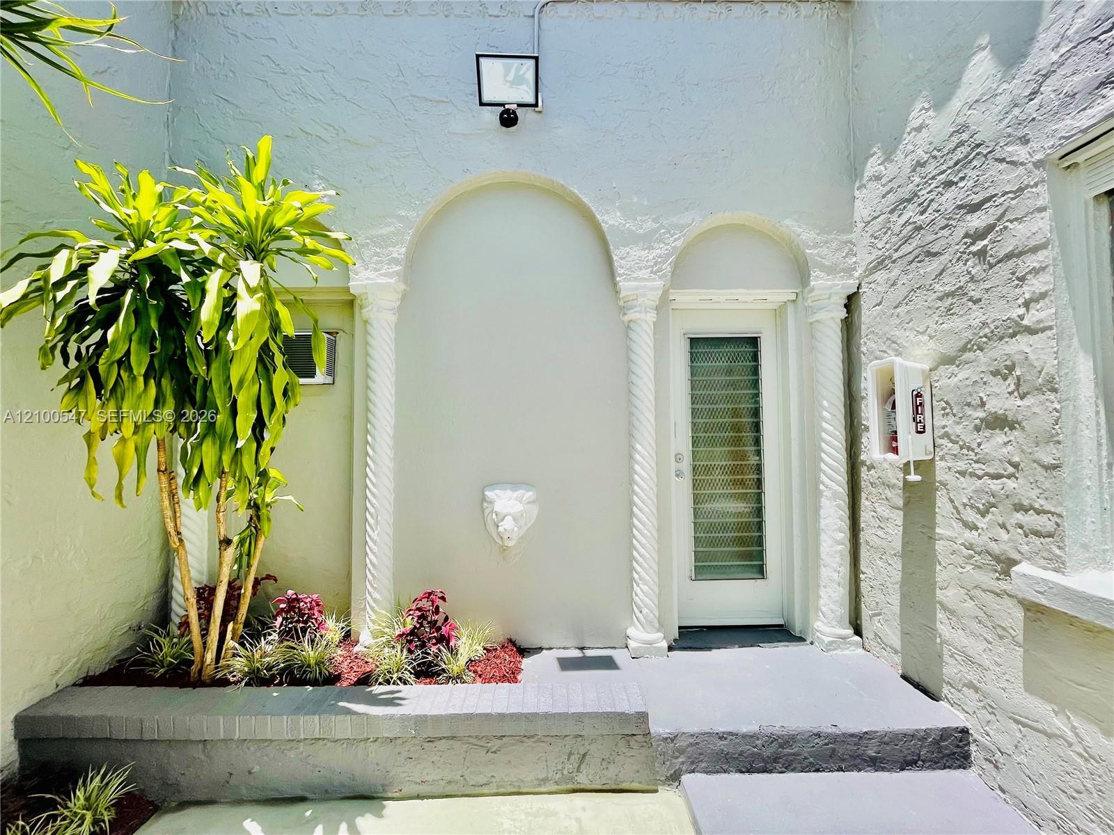 442 SW 10th Ave # 1, Miami FL 33130