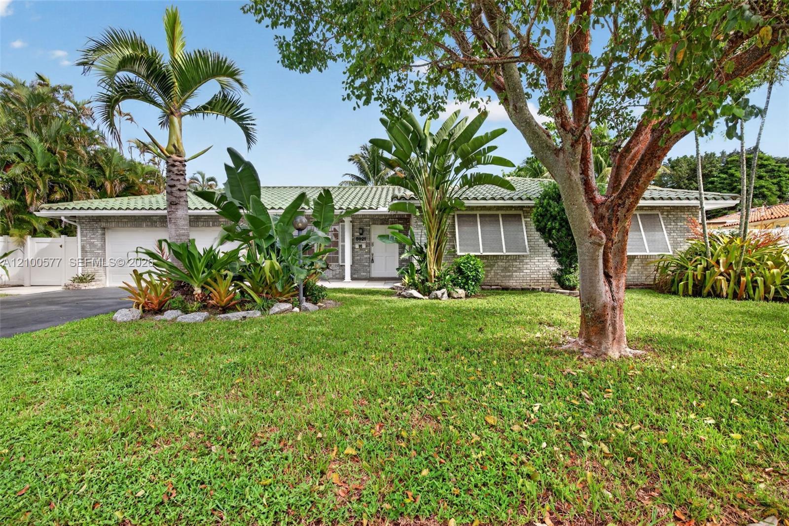 5921 SW 15th St, Plantation FL 33317