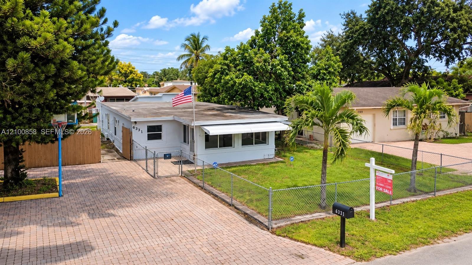 6331 Taylor St, Hollywood FL 33024