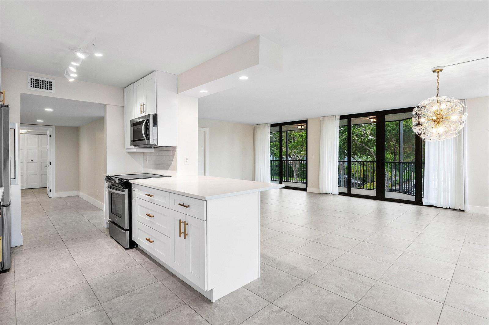 800 JEFFERY Street # 201, Boca Raton FL 33487