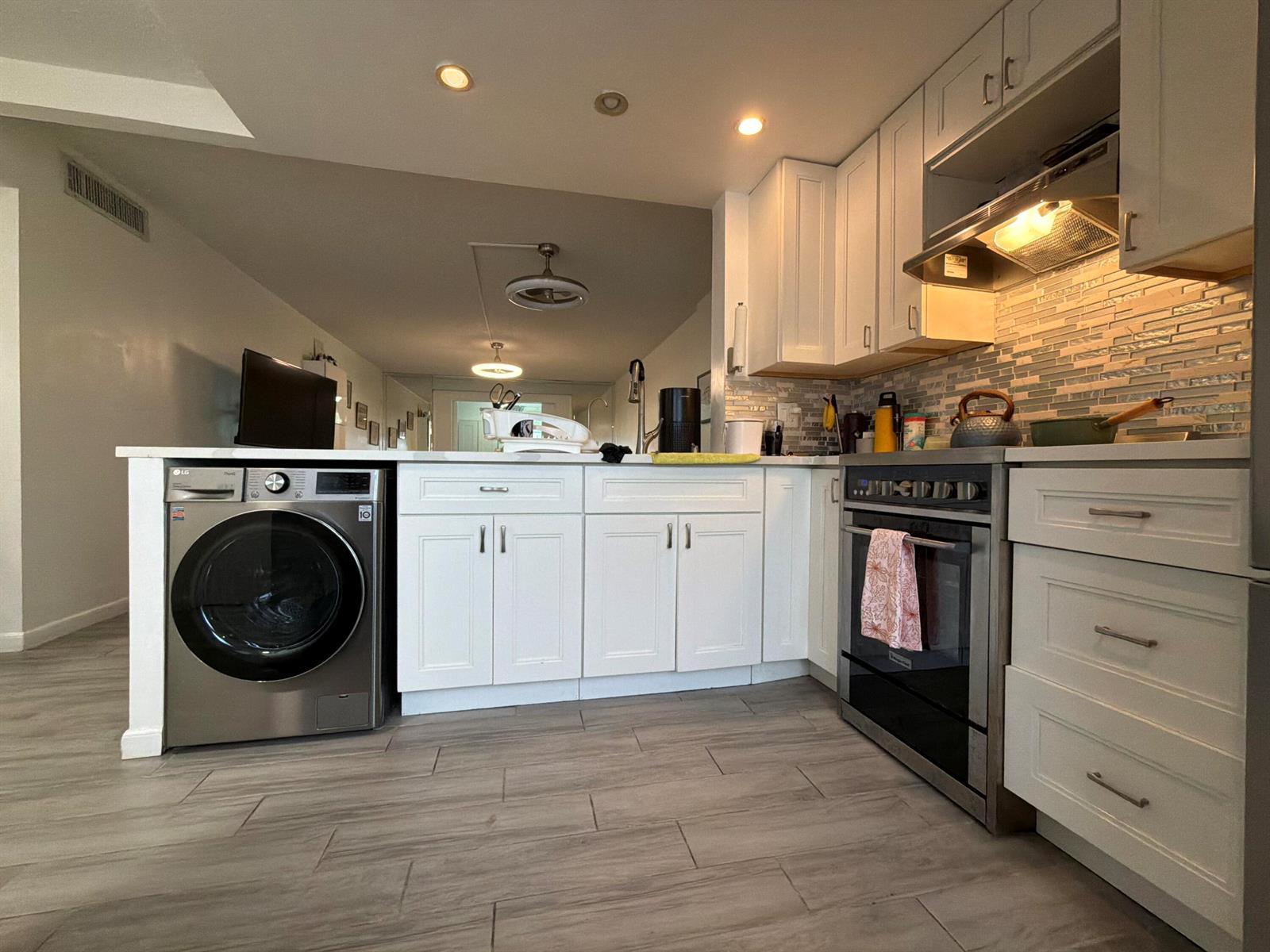 320 NE 12th Avenue # 105, Hallandale Beach FL 33009