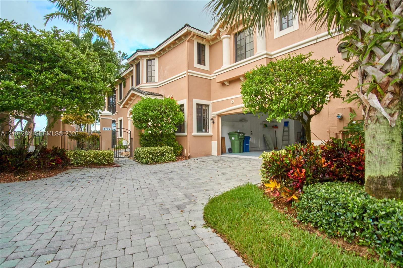 2707 Center Ct Dr # 15, Weston FL 33332