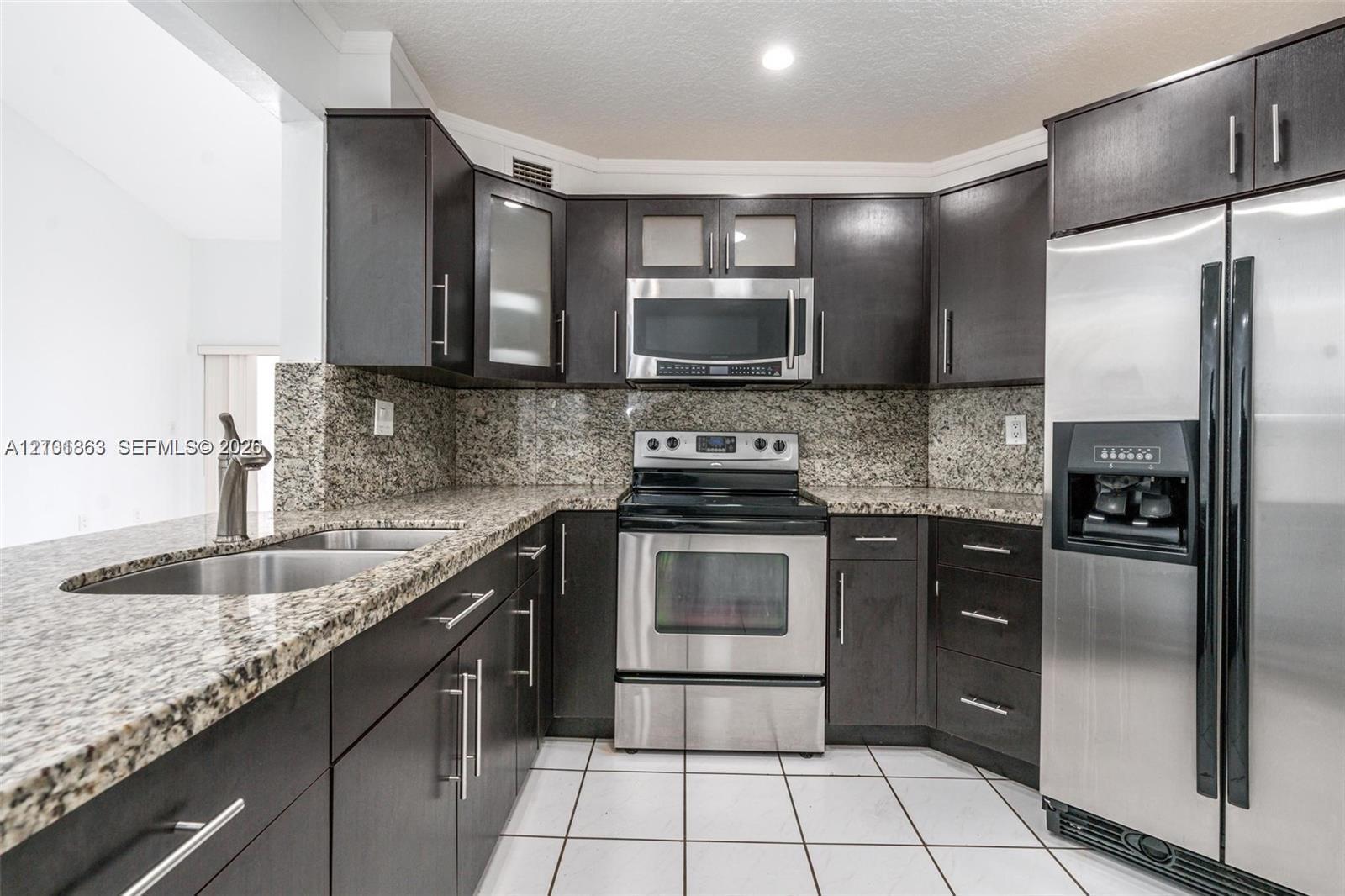 9411 Fontainebleau Blvd # 25, Miami FL 33172