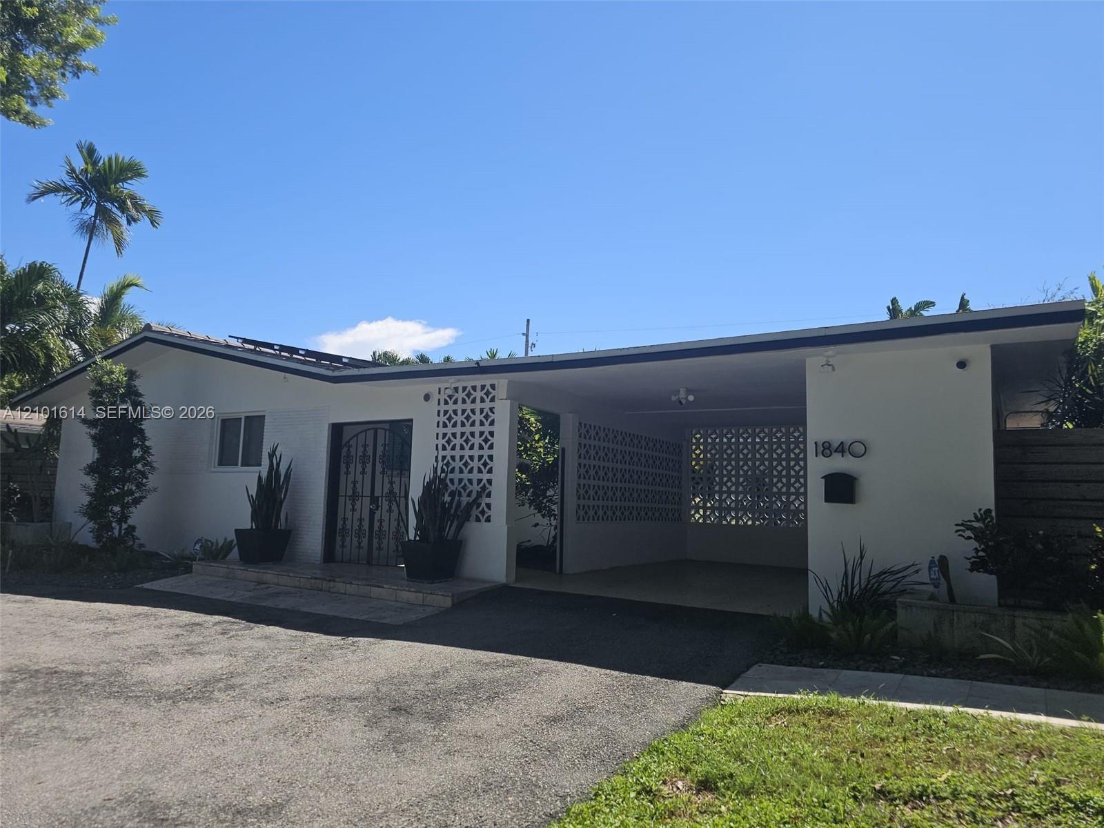 1840 NE 42nd St, Oakland Park FL 33308