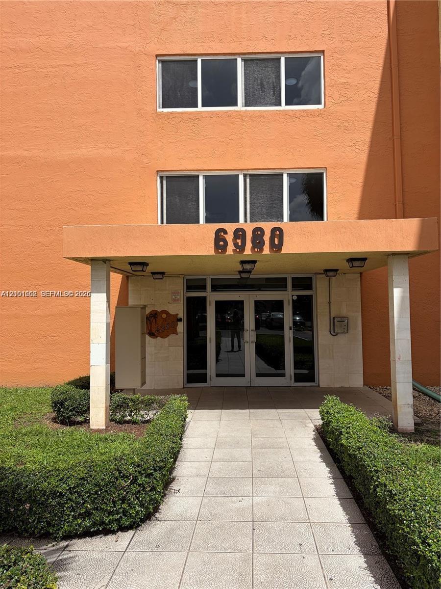 6980 NW 186th St # 428, Hialeah FL 33015